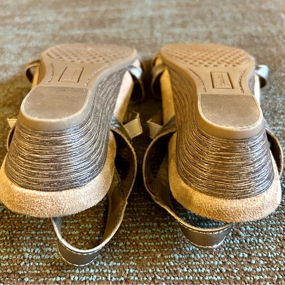 Cobb Hill New Balance Rockport Gold Hollywood Hannah Wedge Sandals, size 9.5 - Picture 8 of 12